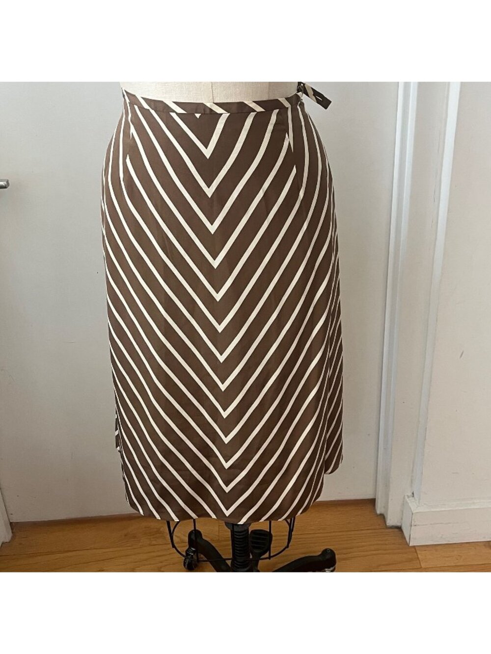 VTG MADISON GRAY Silk‎ Brown and Cream Chevron Stripe Midi Skirt Size 14